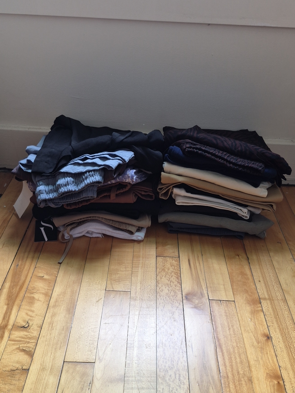 Lot Of 17 Woman's Trousers Mix Colors Size M/L